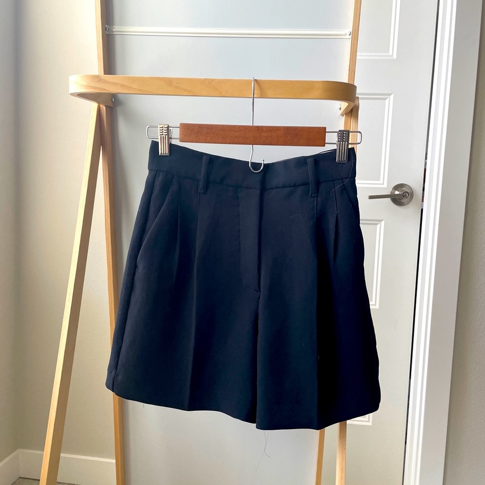 Aritzia effortless 5'' short